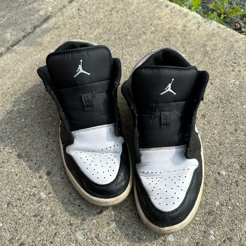 JORDAN 1s (SIZE 10.5 men)